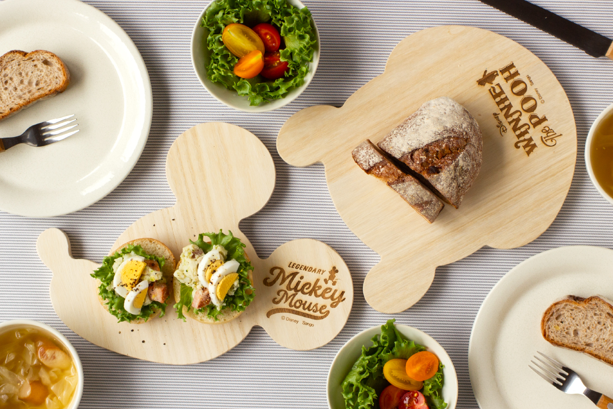 Disney】 お家でも、アウトドアでも。かわいいカッティングボードです